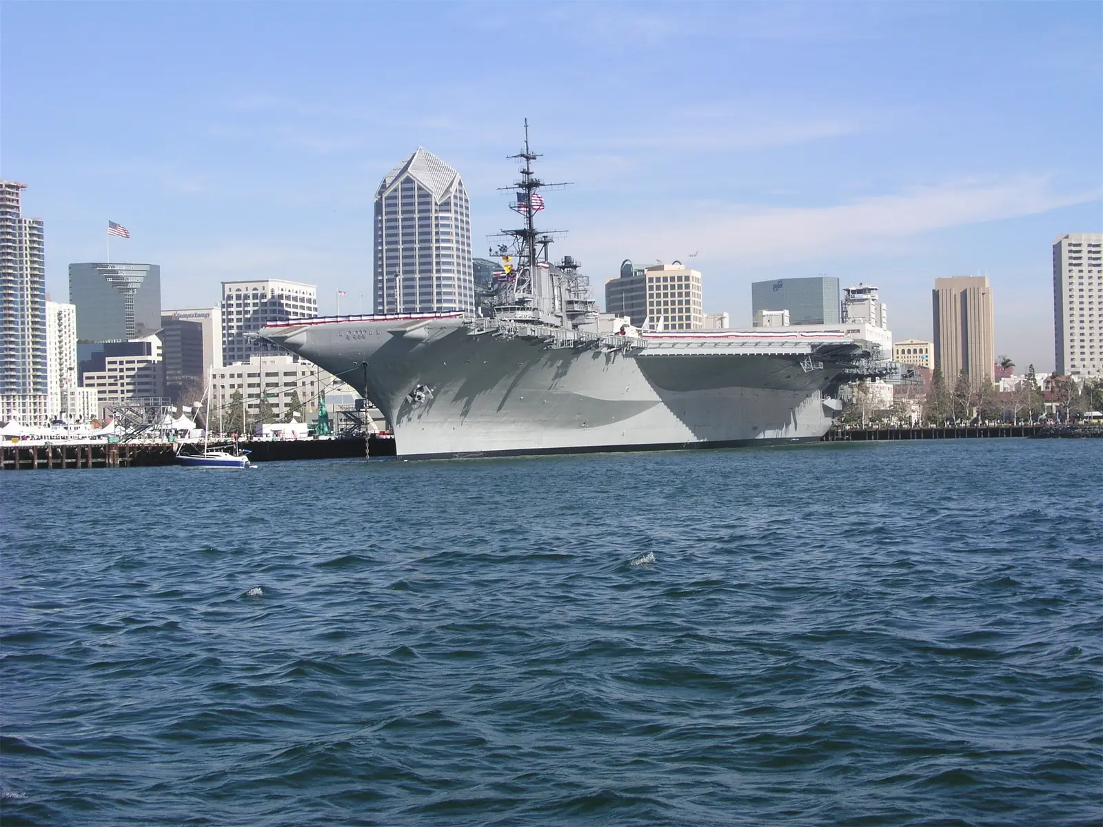 USS Midway Museum vid San Diegos waterfront